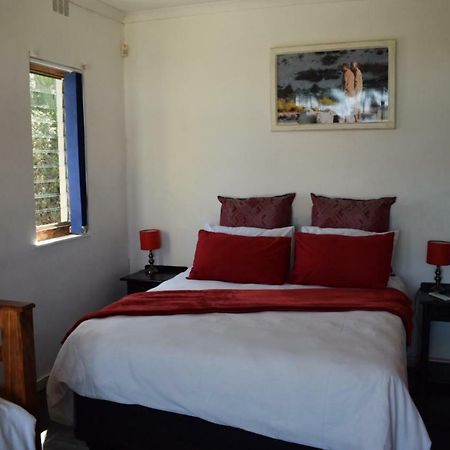 Oudtshoorn Homestay Accommodation Extérieur photo