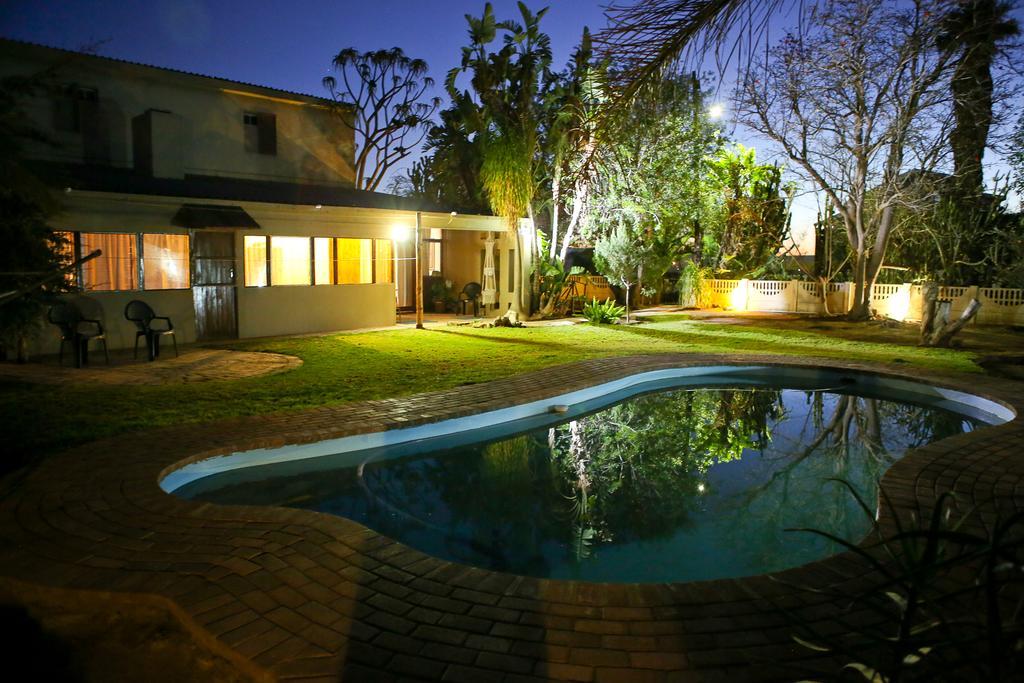 Oudtshoorn Homestay Accommodation Extérieur photo