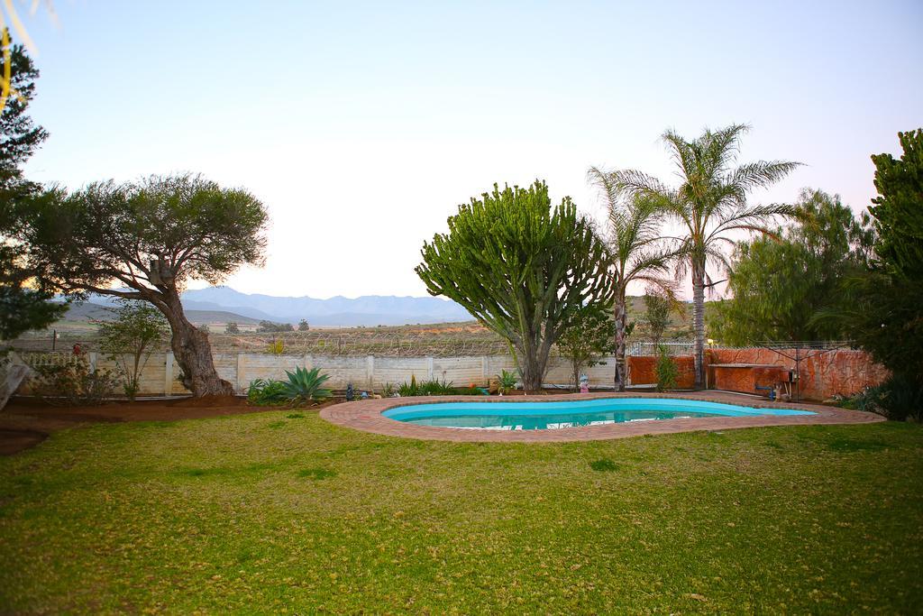 Oudtshoorn Homestay Accommodation Extérieur photo