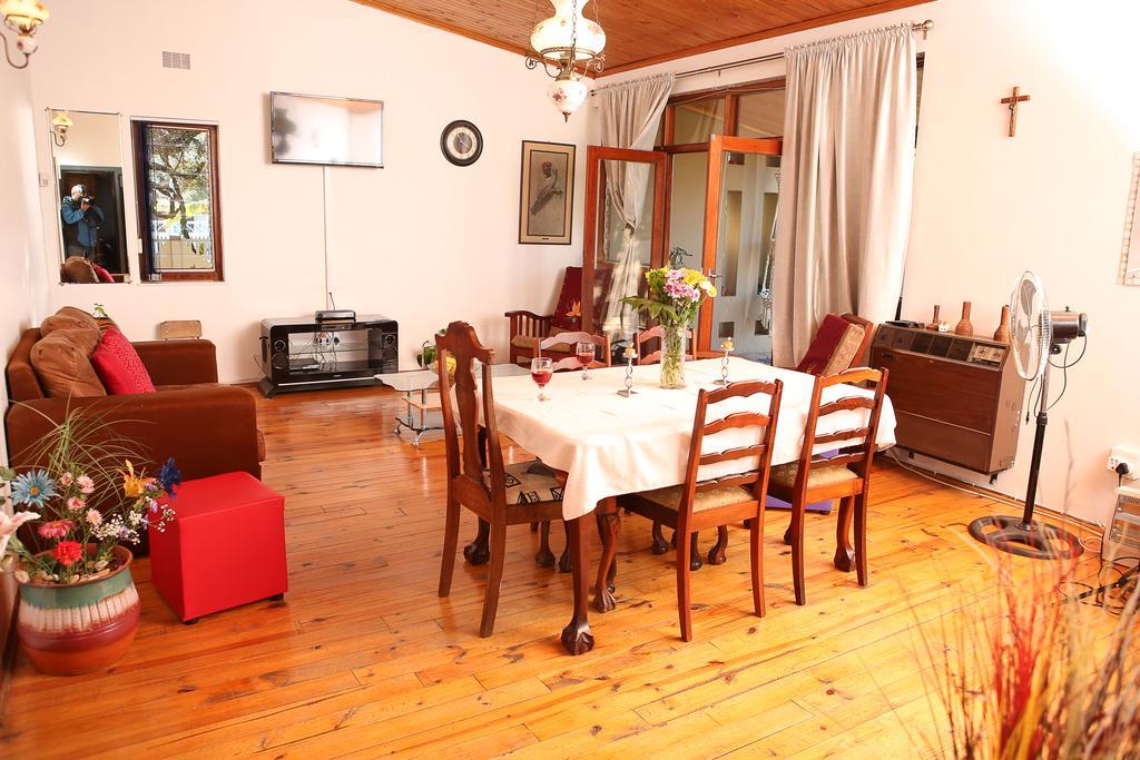 Oudtshoorn Homestay Accommodation Extérieur photo
