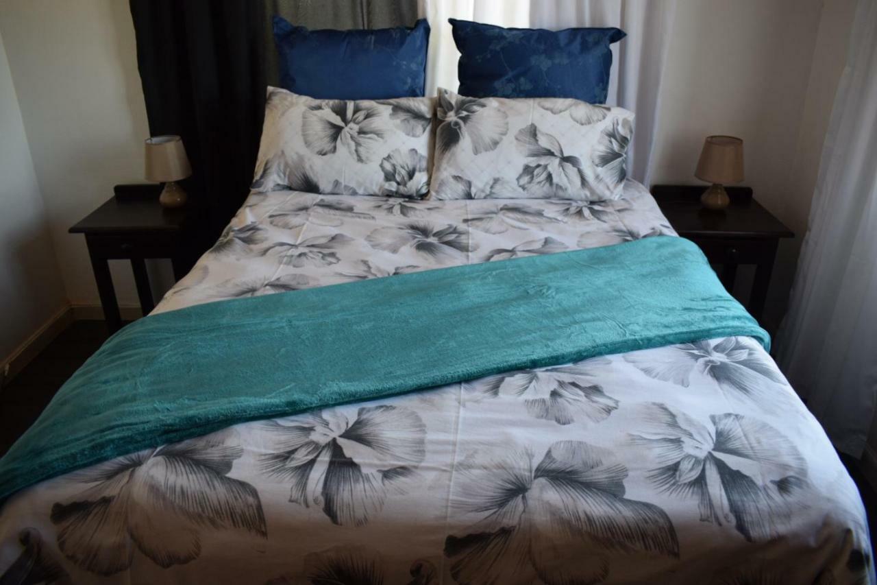 Oudtshoorn Homestay Accommodation Extérieur photo