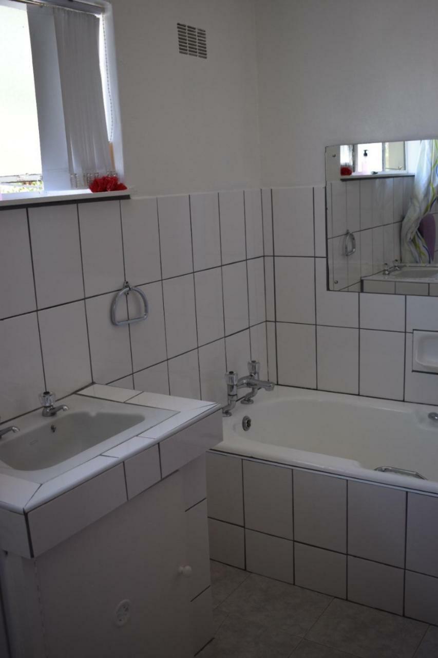 Oudtshoorn Homestay Accommodation Extérieur photo
